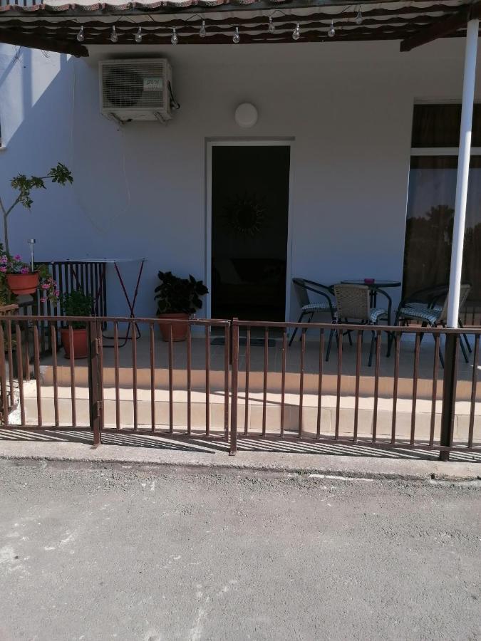 Hamboula Polis Exterior foto